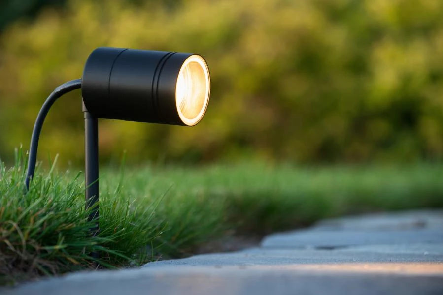 Lucide ARNE-LED - Garden spotlight - Ø 6,3 cm - LED - GU10 - 1x5W 2700K - IP44 - Black - atmosphere 1